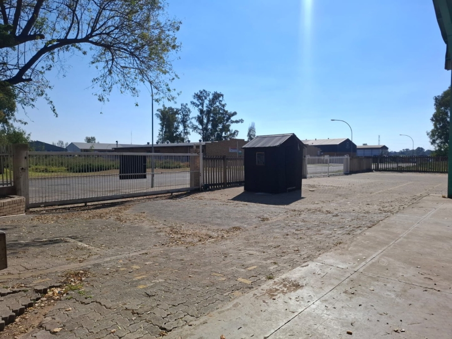 To Let Commercial Property for Rent in Oos Einde Free State